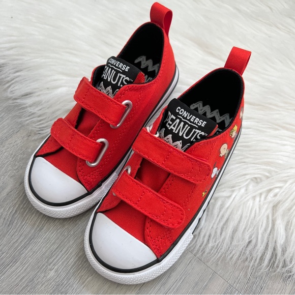 NWT Converse x Peanuts Chuck Taylor All Star 2V Lo Shoes - Picture 2 of 12